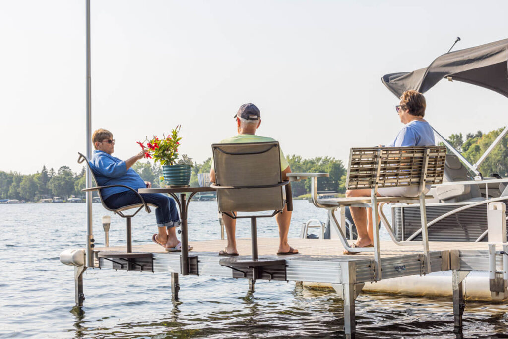 BENCHES AND CHAIRS THAT ELEVATE YOUR DOCK SEATING Voyager Dock